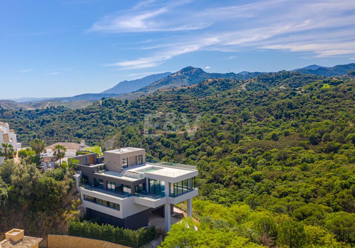 Villa moderna con vistas de 360 grados en Los Arqueros