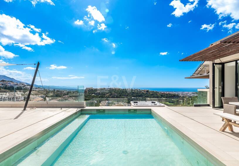 Villa moderna con vistas de 360 grados en Los Arqueros