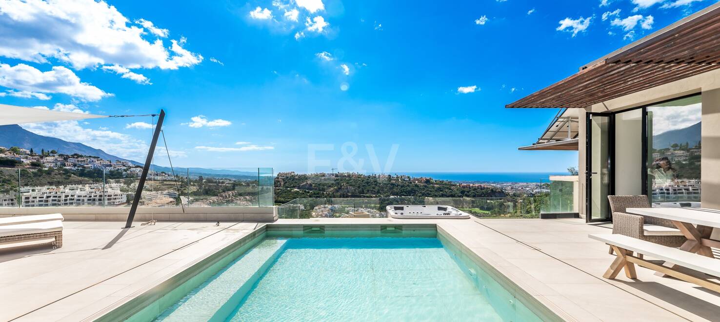 Modern villa with 360-degree views in Los Arqueros