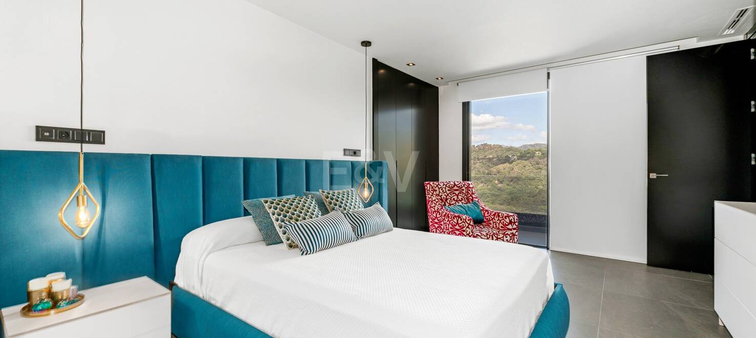 Modern villa with 360-degree views in Los Arqueros