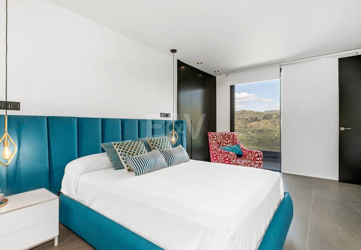 Villa moderna con vistas de 360 grados en Los Arqueros