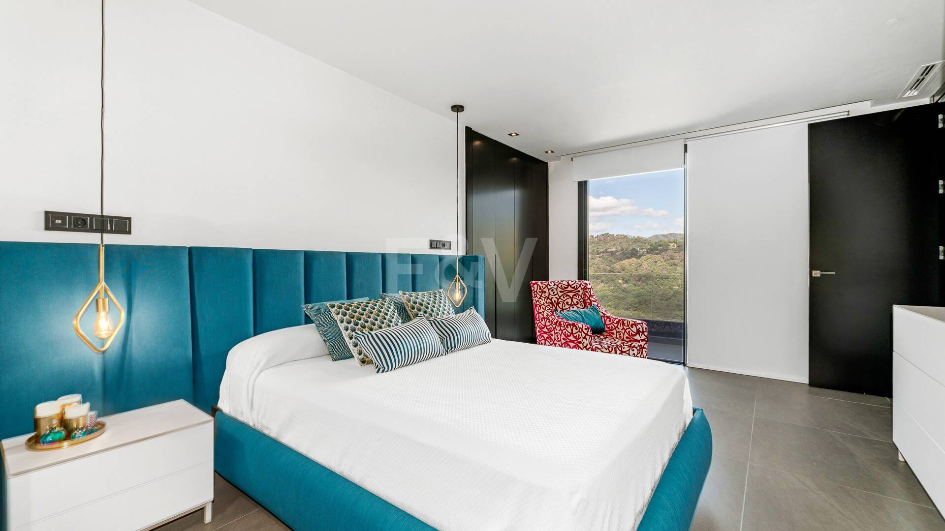 Villa moderna con vistas de 360 grados en Los Arqueros