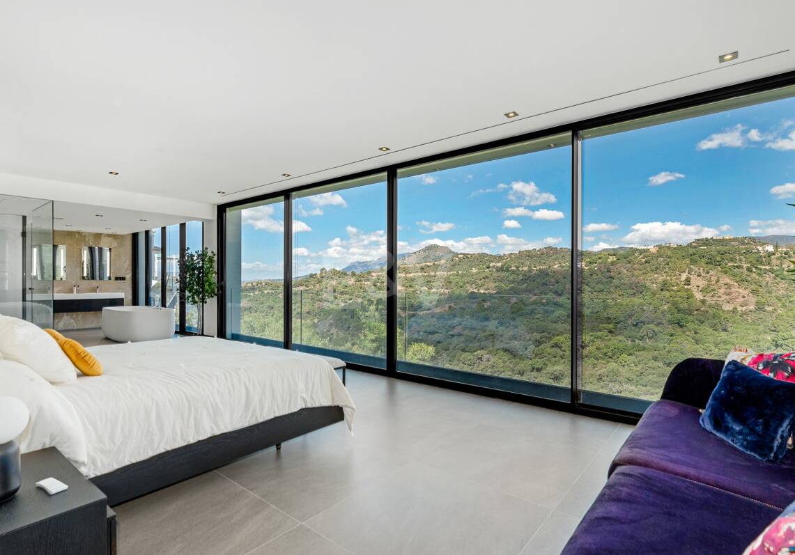 Villa moderna con vistas de 360 grados en Los Arqueros