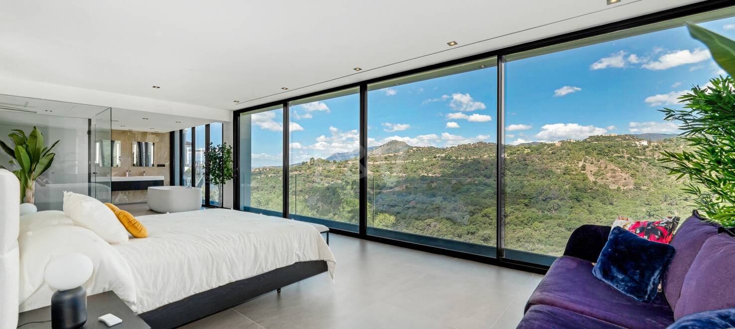 Modern villa with 360-degree views in Los Arqueros