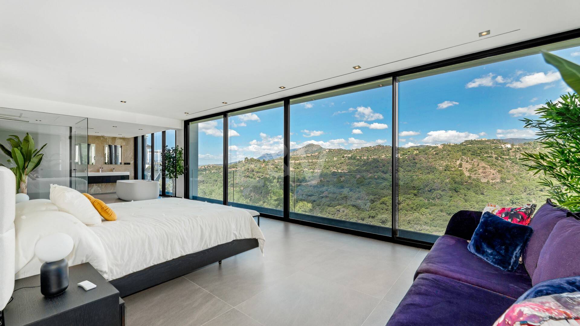 Modern villa with 360-degree views in Los Arqueros