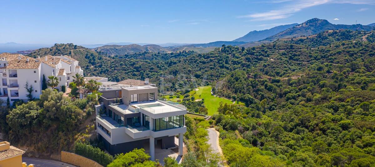 Modern villa with 360-degree views in Los Arqueros
