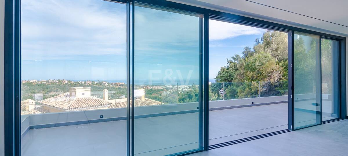 Modern villa with 360-degree views in Los Arqueros