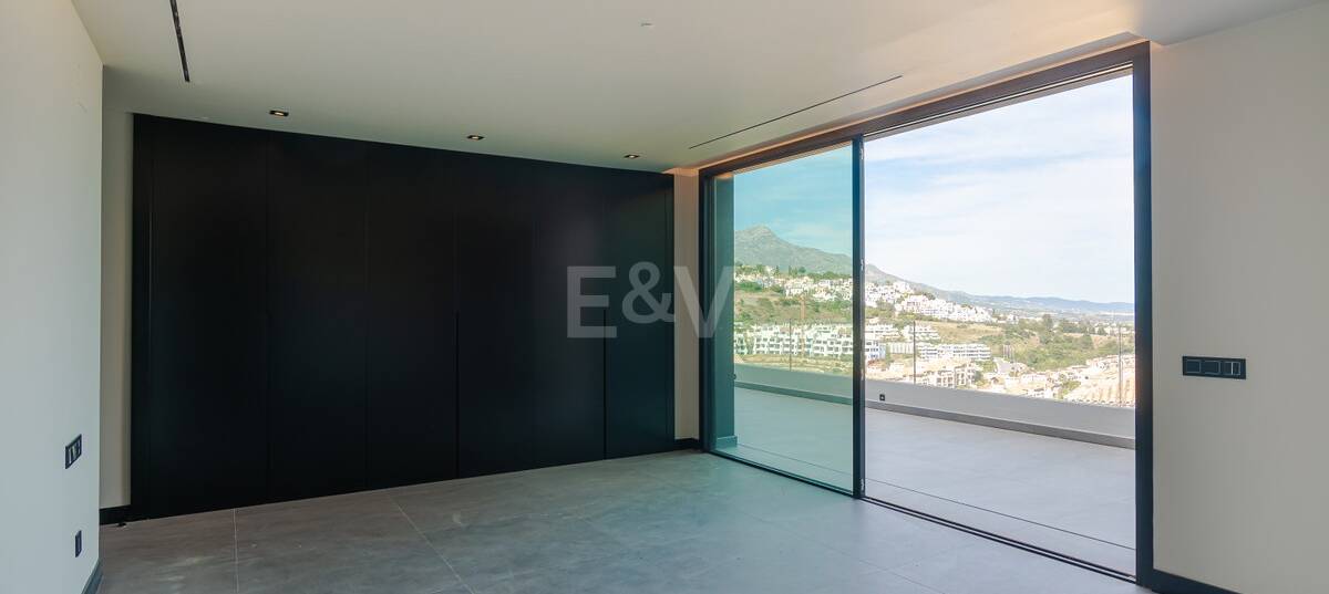 Modern villa with 360-degree views in Los Arqueros