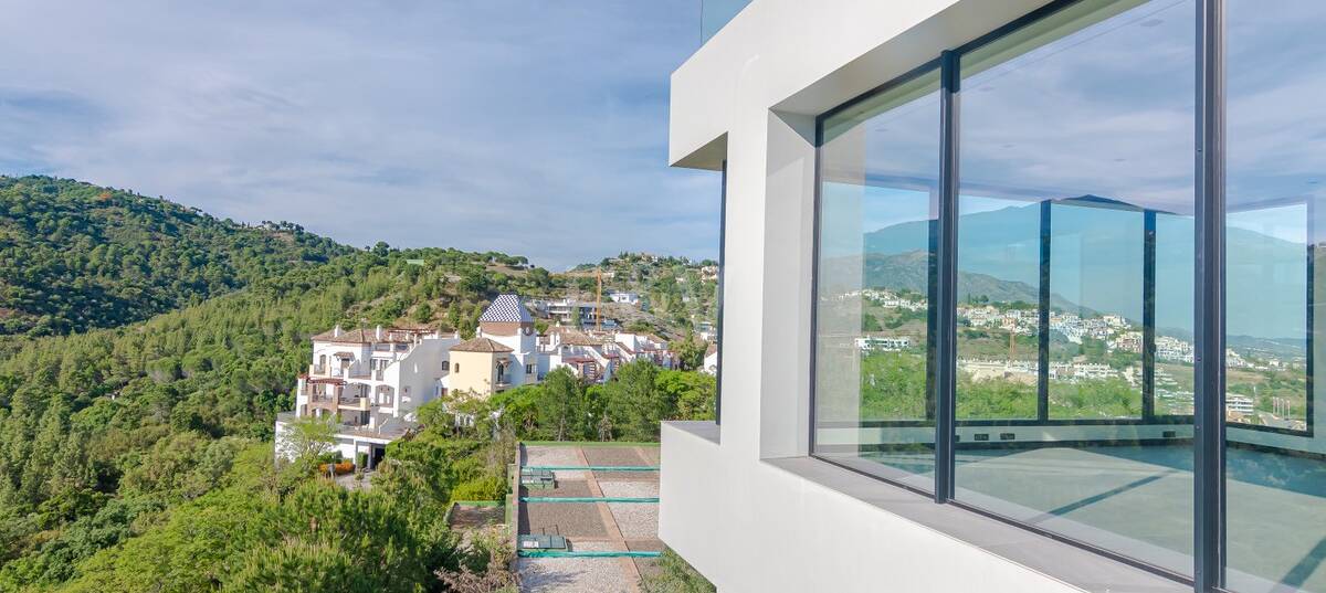 Modern villa with 360-degree views in Los Arqueros