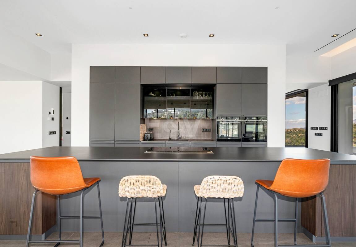 Villa moderna con vistas de 360 grados en Los Arqueros