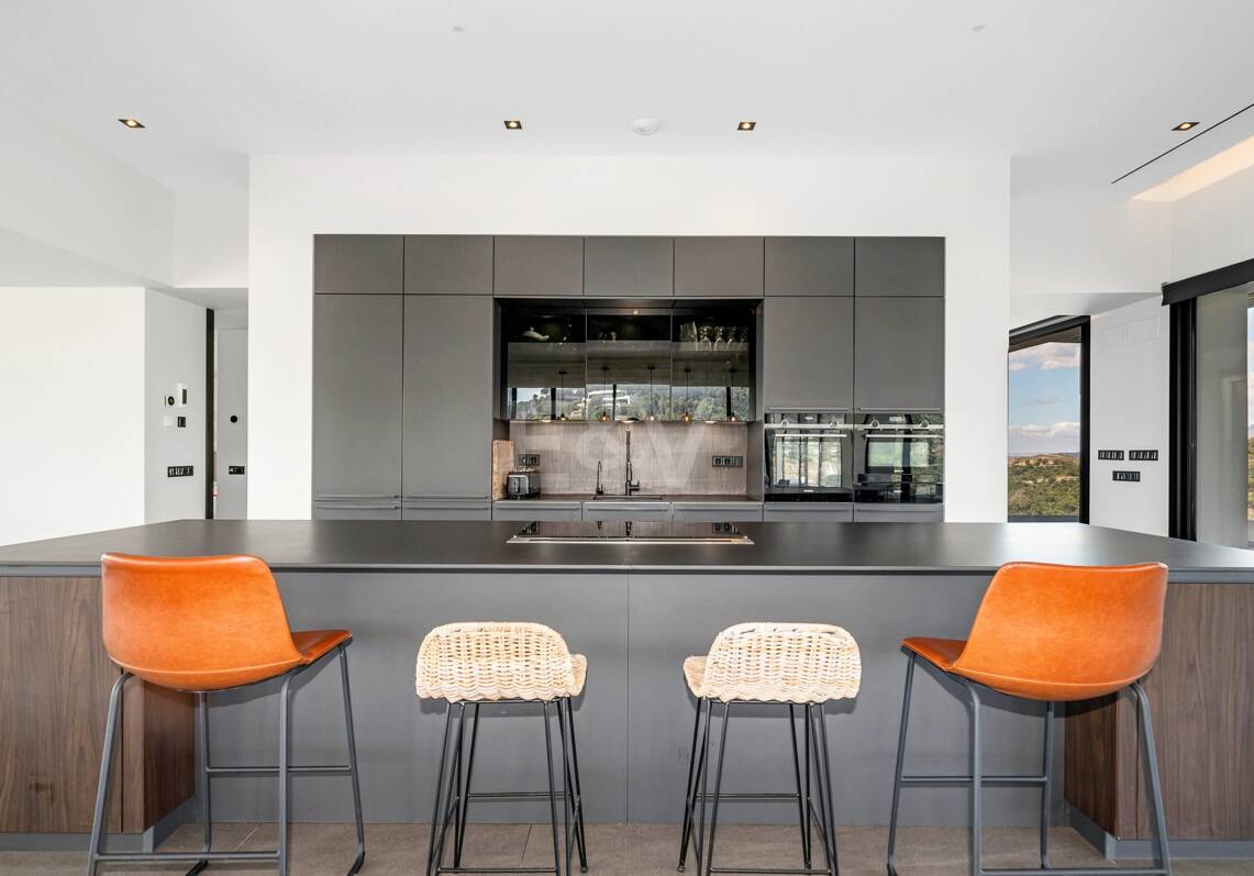 Villa moderna con vistas de 360 grados en Los Arqueros