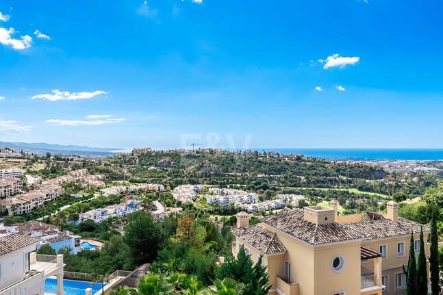 Villa moderna con vistas de 360 grados en Los Arqueros