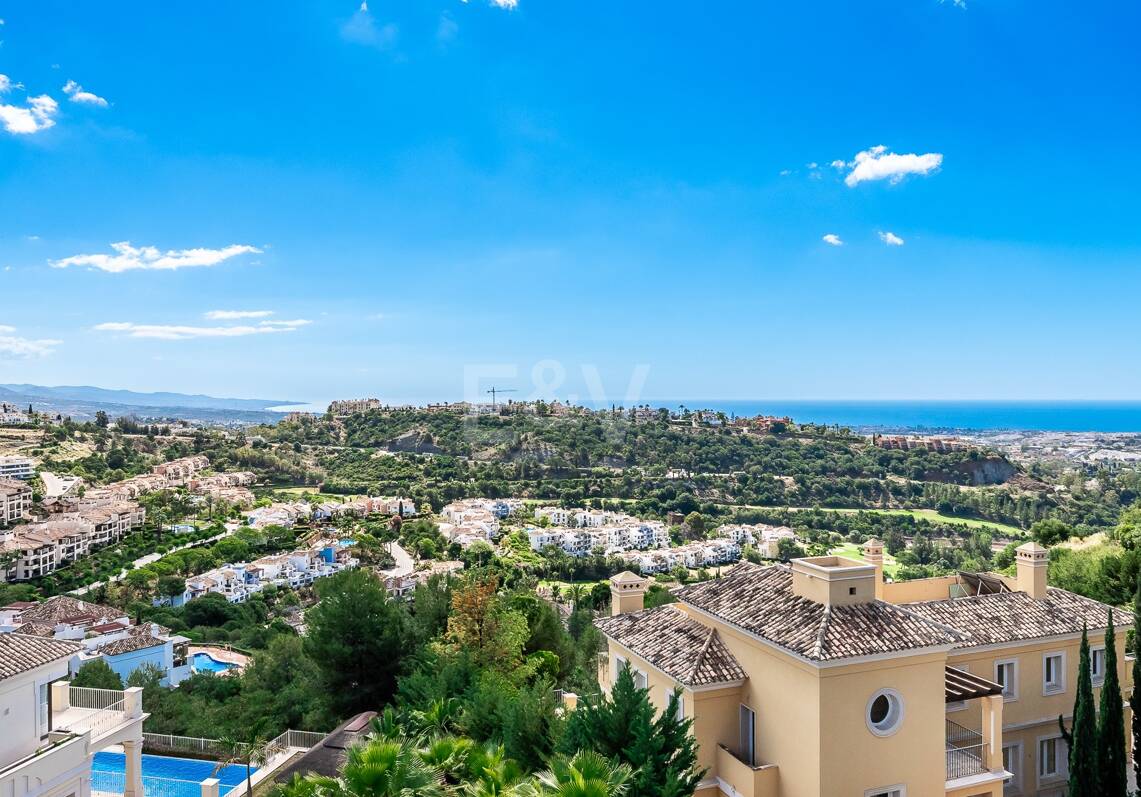 Villa moderna con vistas de 360 grados en Los Arqueros