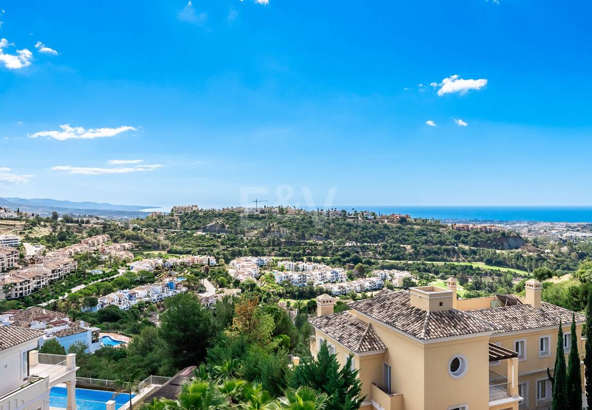 Villa moderna con vistas de 360 grados en Los Arqueros