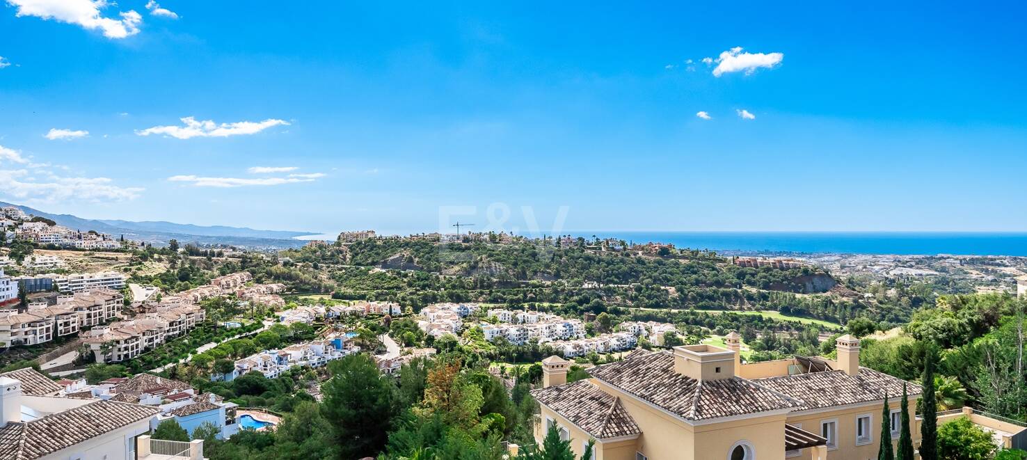 Modern villa with 360-degree views in Los Arqueros