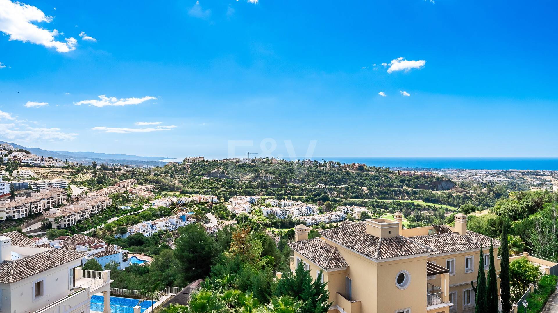 Modern villa with 360-degree views in Los Arqueros