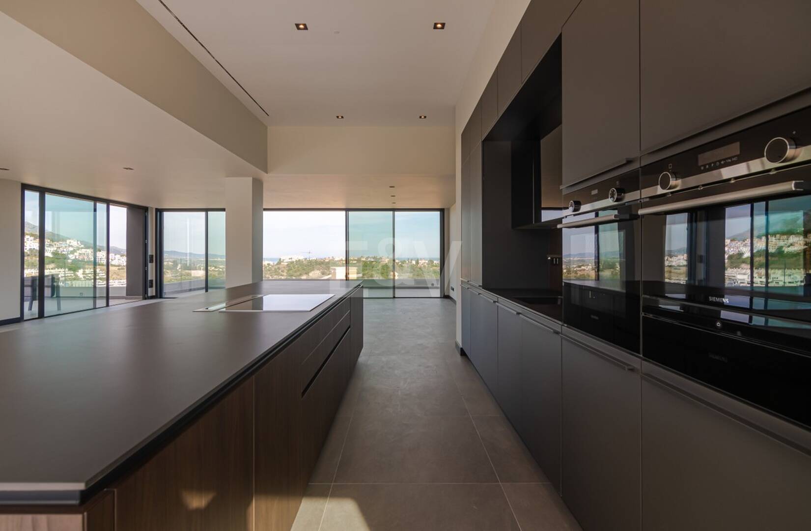 Modern villa with 360-degree views in Los Arqueros