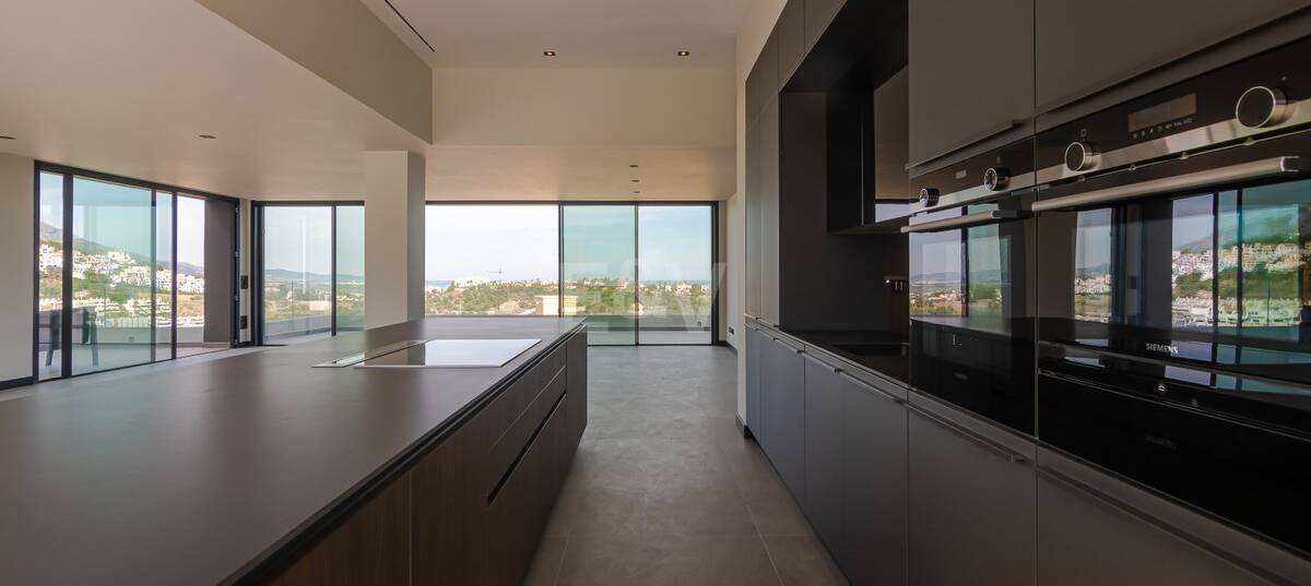 Modern villa with 360-degree views in Los Arqueros