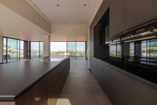 Villa moderna con vistas de 360 grados en Los Arqueros