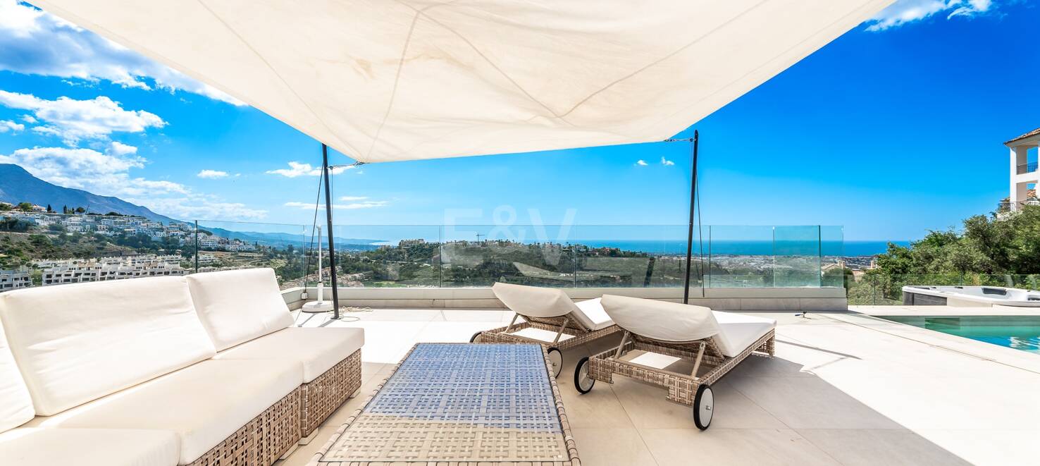 Modern villa with 360-degree views in Los Arqueros
