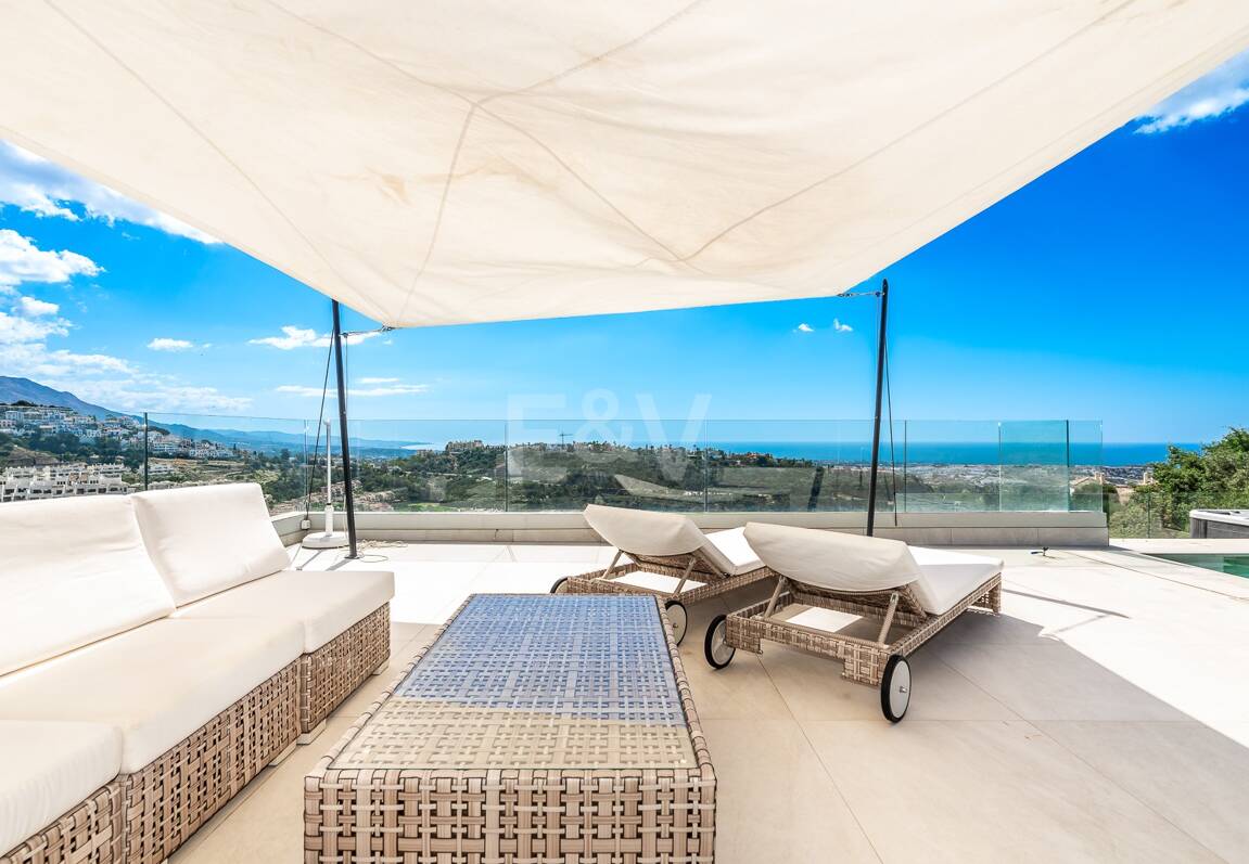 Villa moderna con vistas de 360 grados en Los Arqueros