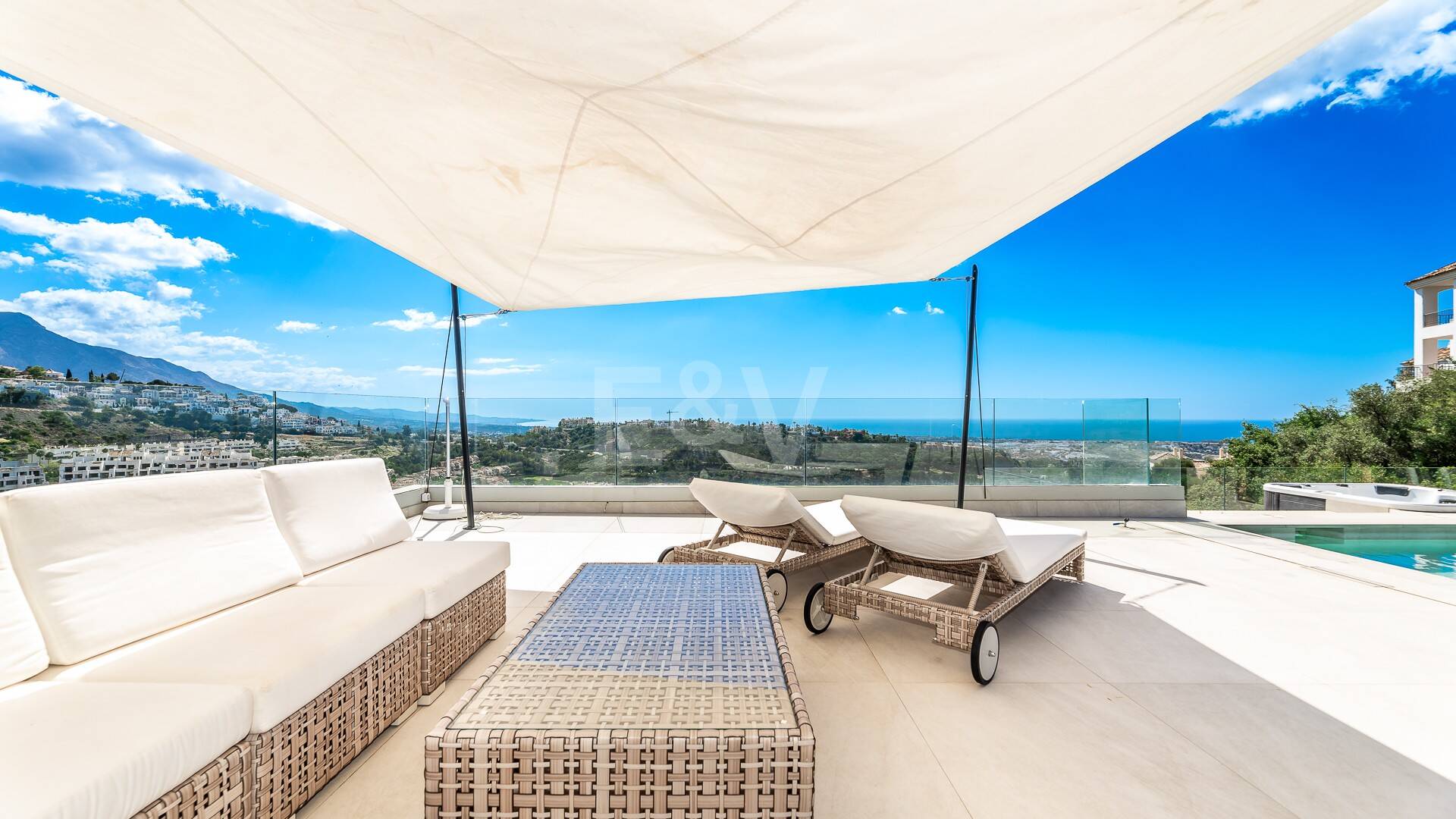 Modern villa with 360-degree views in Los Arqueros