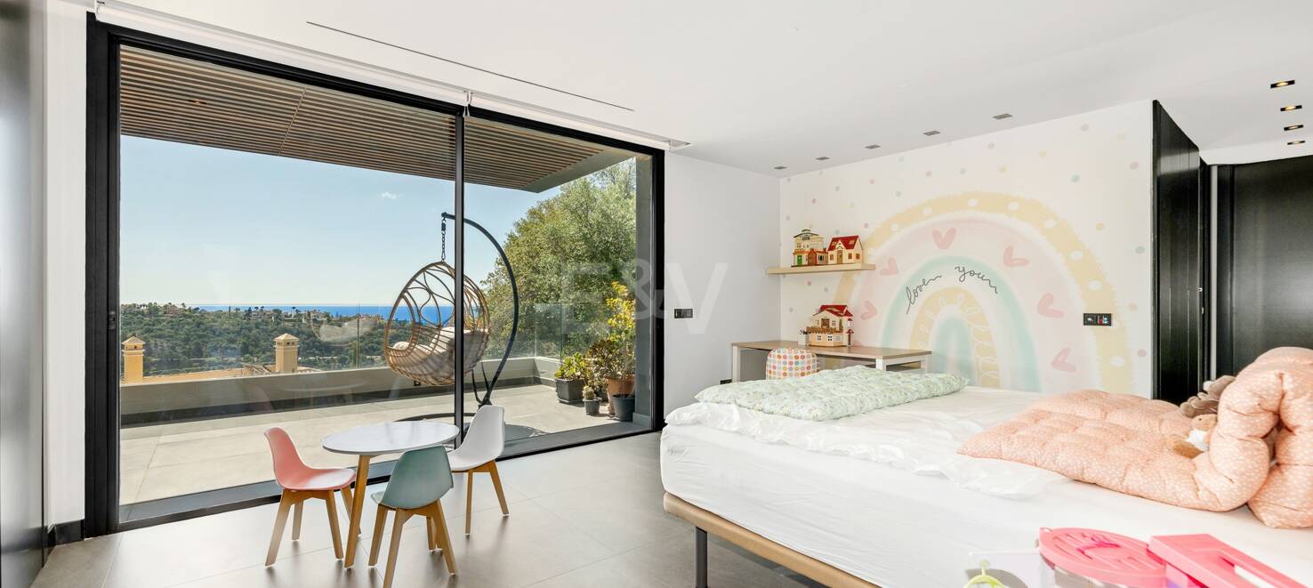Modern villa with 360-degree views in Los Arqueros