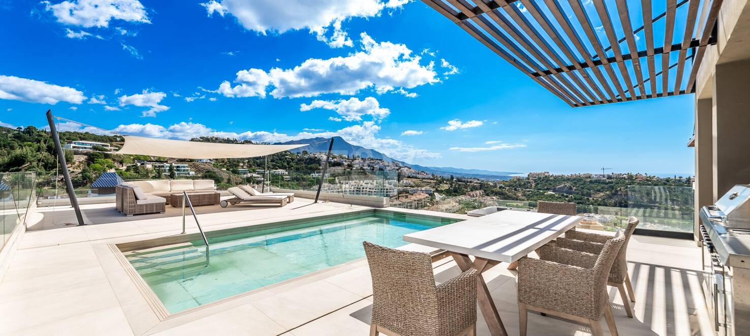 Modern villa with 360-degree views in Los Arqueros