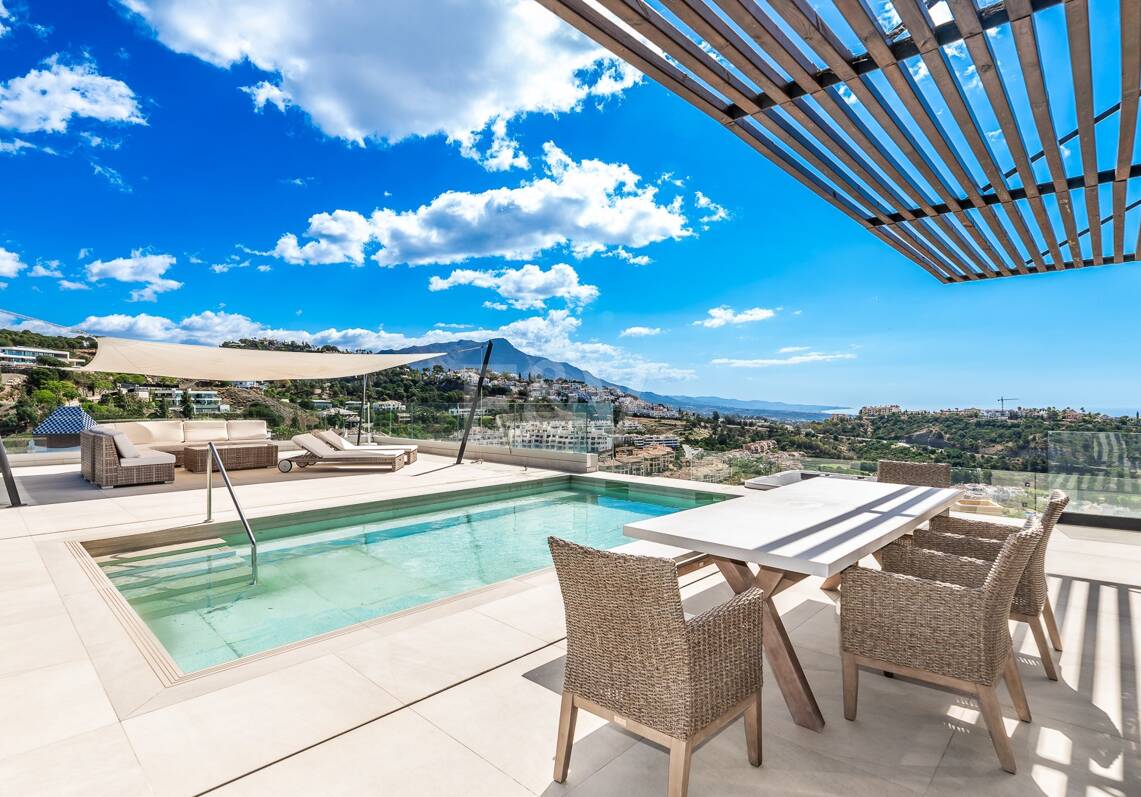 Villa moderna con vistas de 360 grados en Los Arqueros