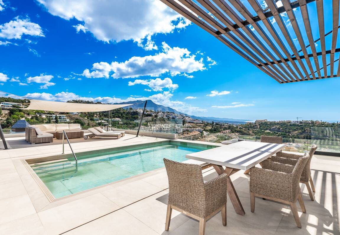 Villa moderna con vistas de 360 grados en Los Arqueros