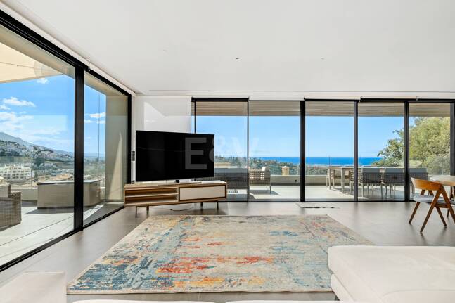 Villa moderna con vistas de 360 grados en Los Arqueros