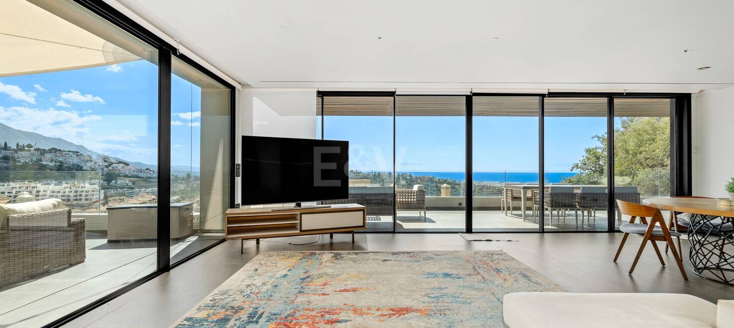 Modern villa with 360-degree views in Los Arqueros