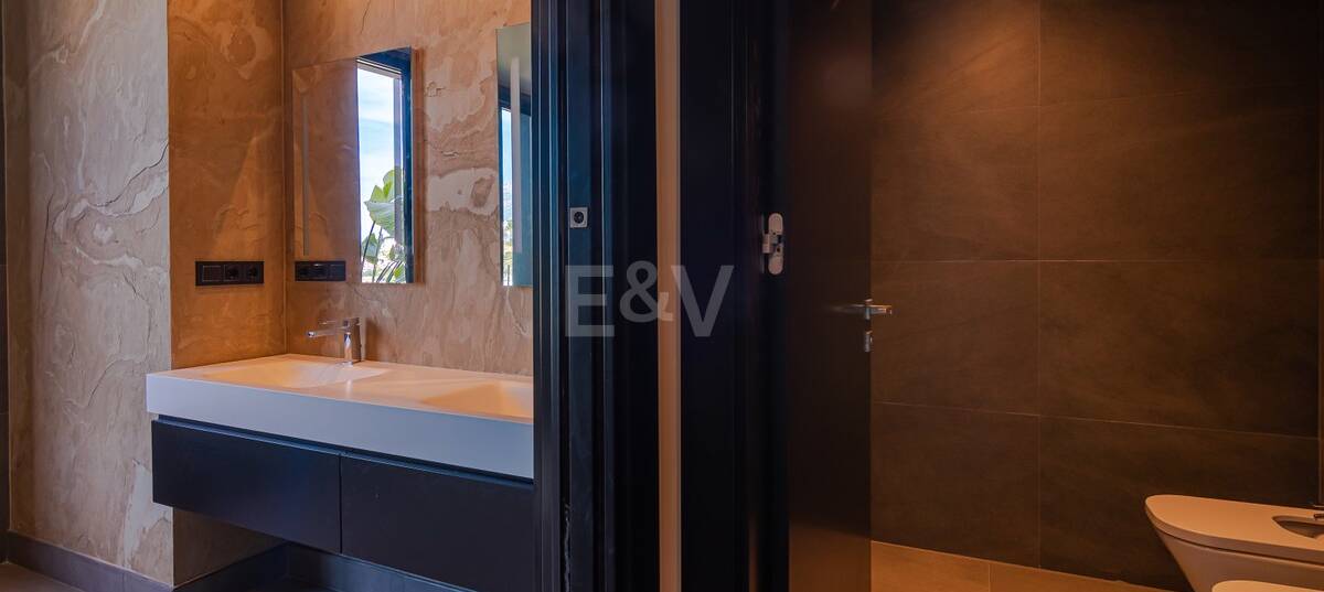 Modern villa with 360-degree views in Los Arqueros