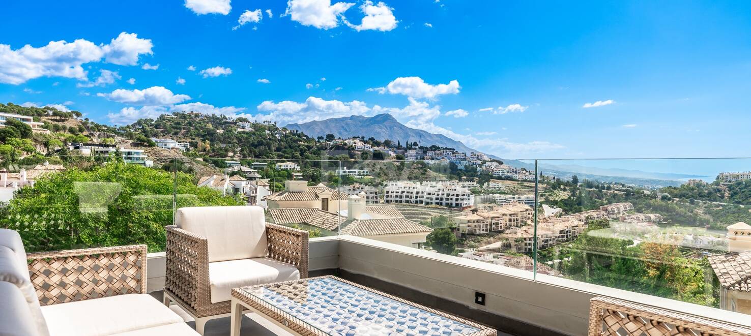 Modern villa with 360-degree views in Los Arqueros