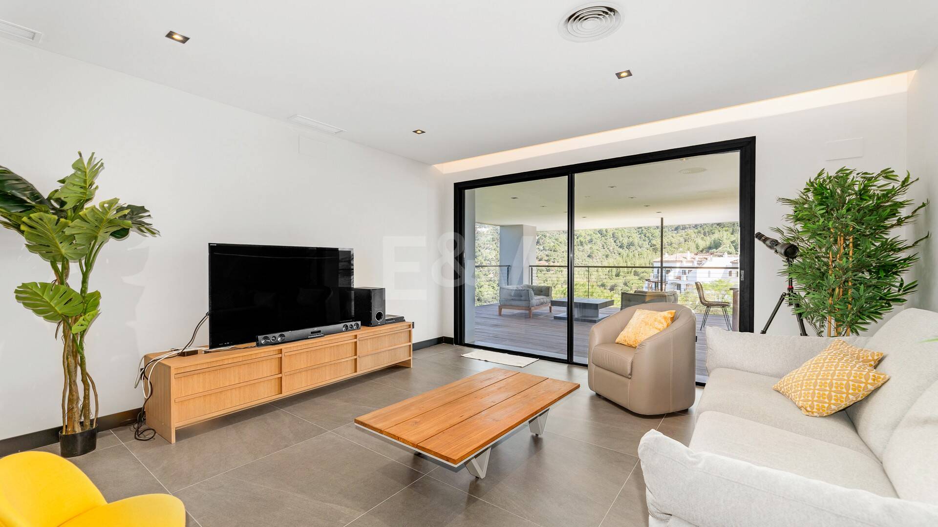 Villa moderna con vistas de 360 grados en Los Arqueros