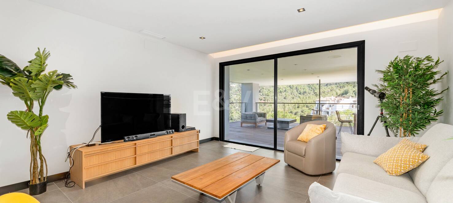 Modern villa with 360-degree views in Los Arqueros
