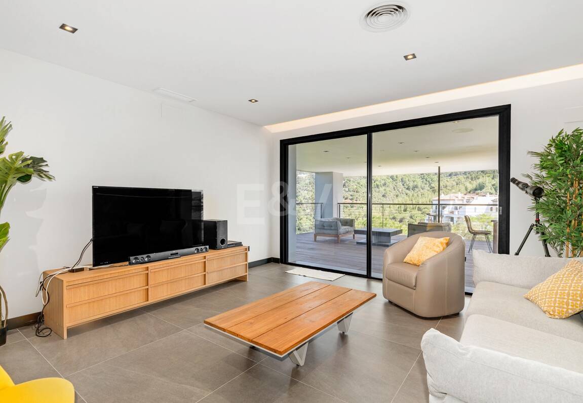 Villa moderna con vistas de 360 grados en Los Arqueros