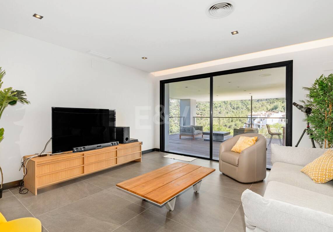 Villa moderna con vistas de 360 grados en Los Arqueros