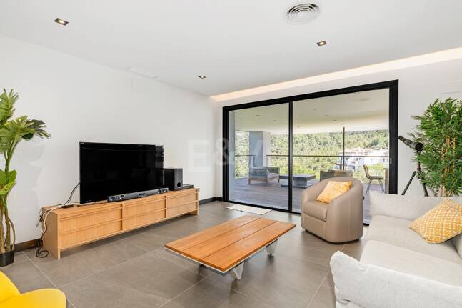 Villa moderna con vistas de 360 grados en Los Arqueros