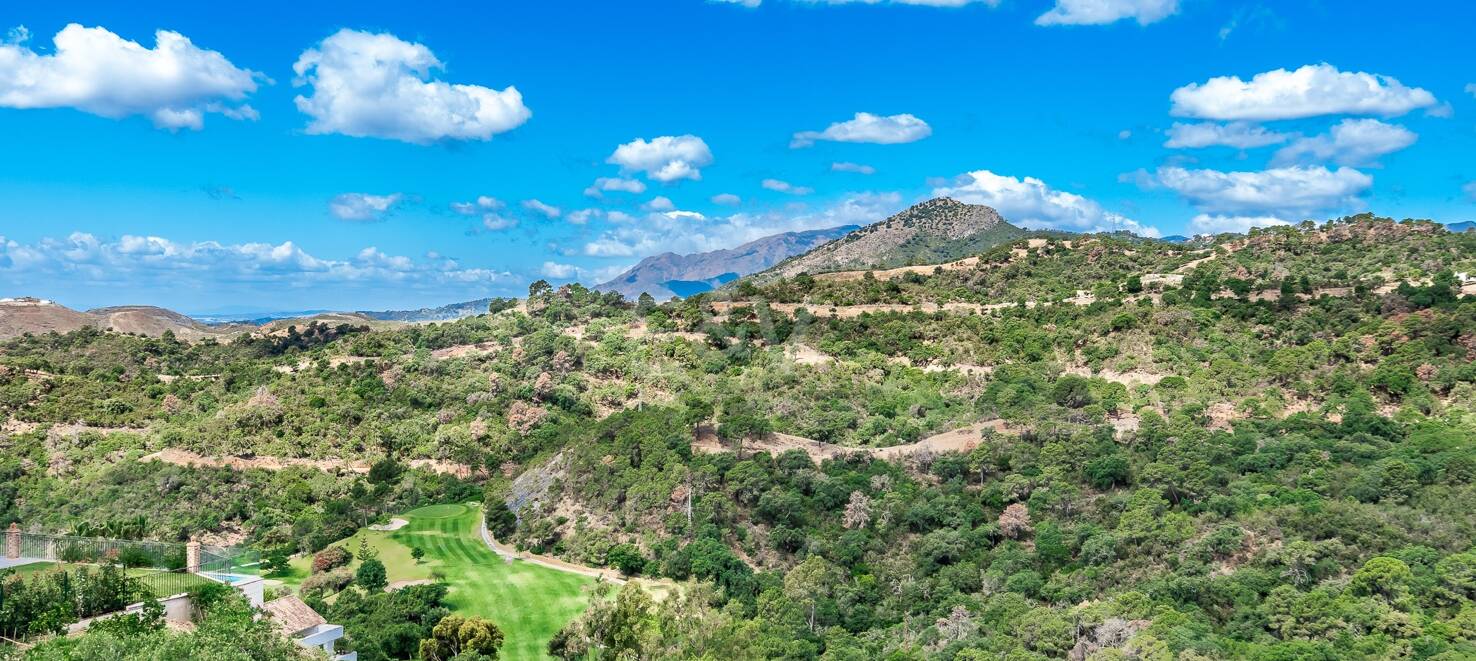 Modern villa with 360-degree views in Los Arqueros