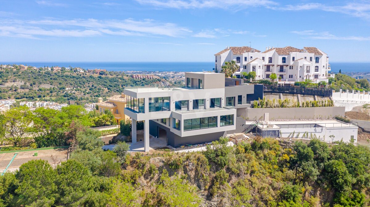 Villa moderna con vistas de 360 grados en Los Arqueros