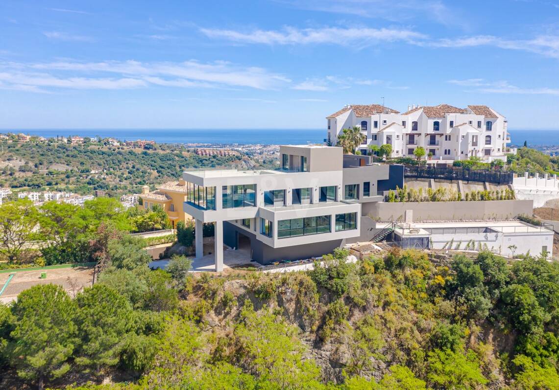 Villa moderna con vistas de 360 grados en Los Arqueros