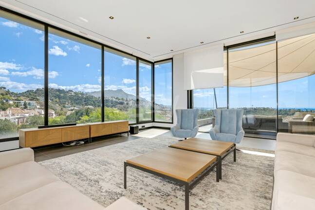 Villa moderna con vistas de 360 grados en Los Arqueros