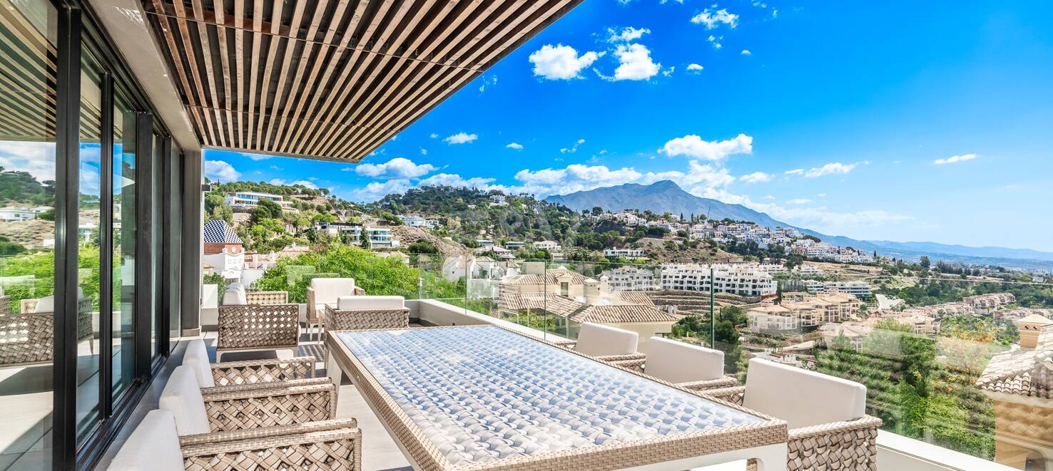 Modern villa with 360-degree views in Los Arqueros