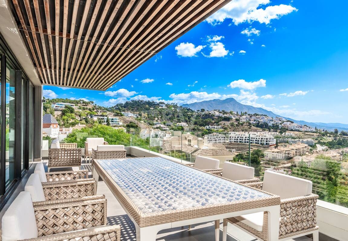 Villa moderna con vistas de 360 grados en Los Arqueros