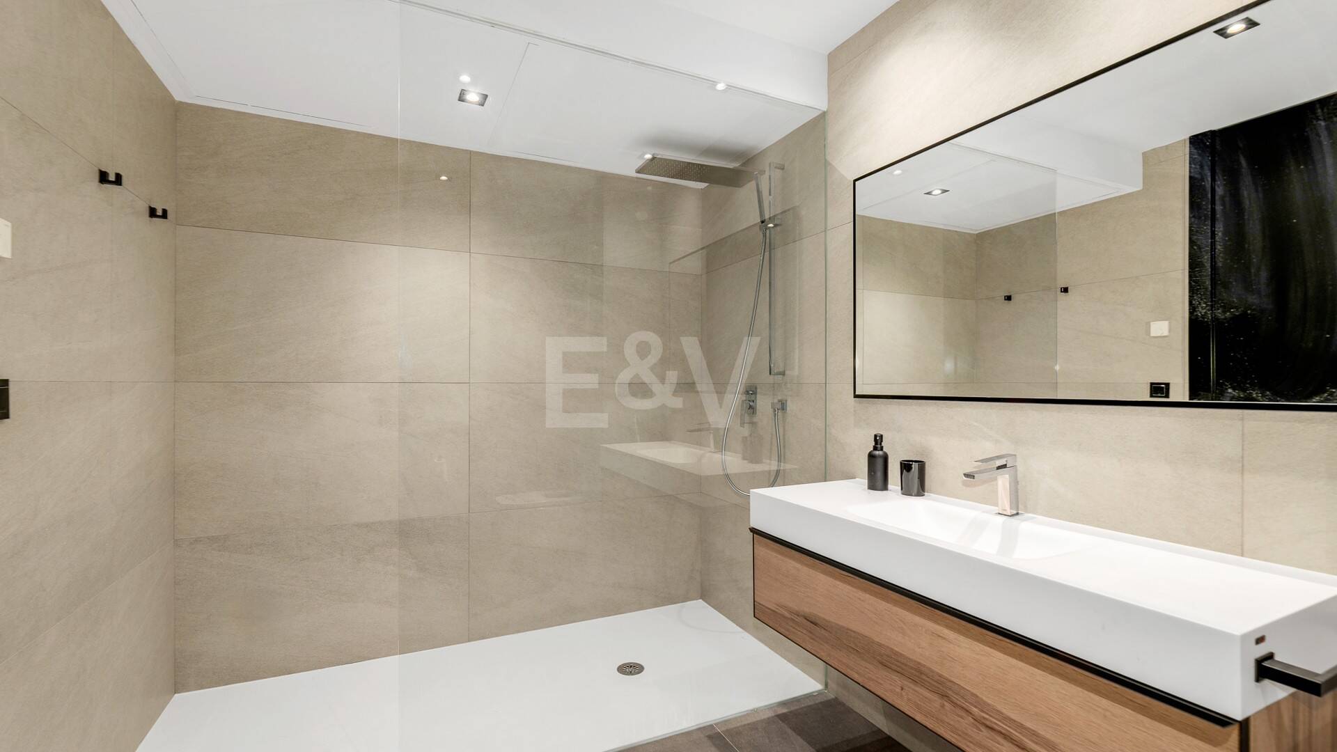 Modern villa with 360-degree views in Los Arqueros