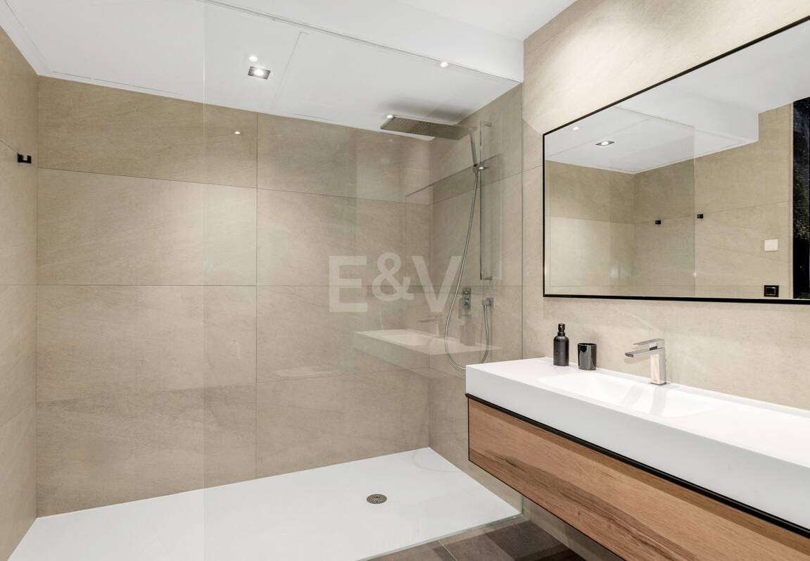 Villa moderna con vistas de 360 grados en Los Arqueros