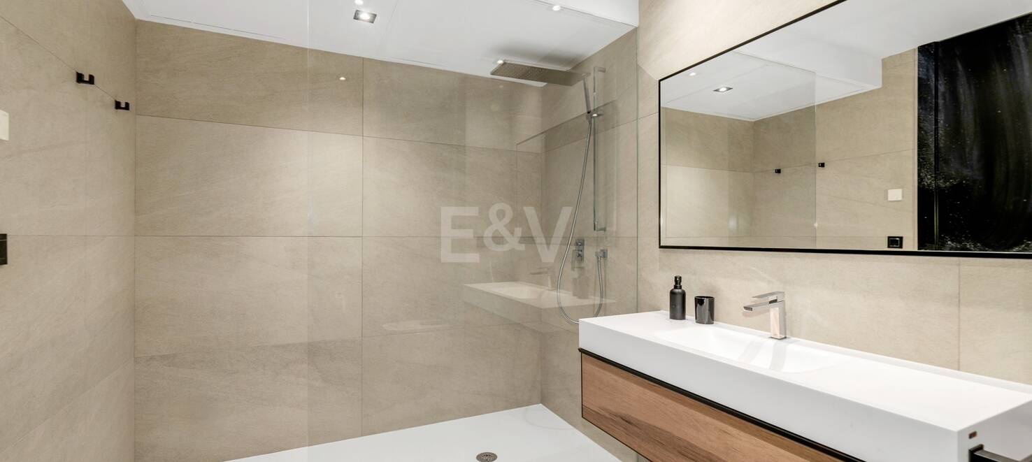 Modern villa with 360-degree views in Los Arqueros