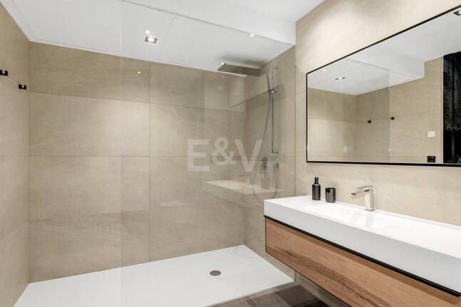 Villa moderna con vistas de 360 grados en Los Arqueros