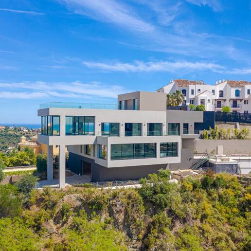 Modern villa with 360-degree views in Los Arqueros
